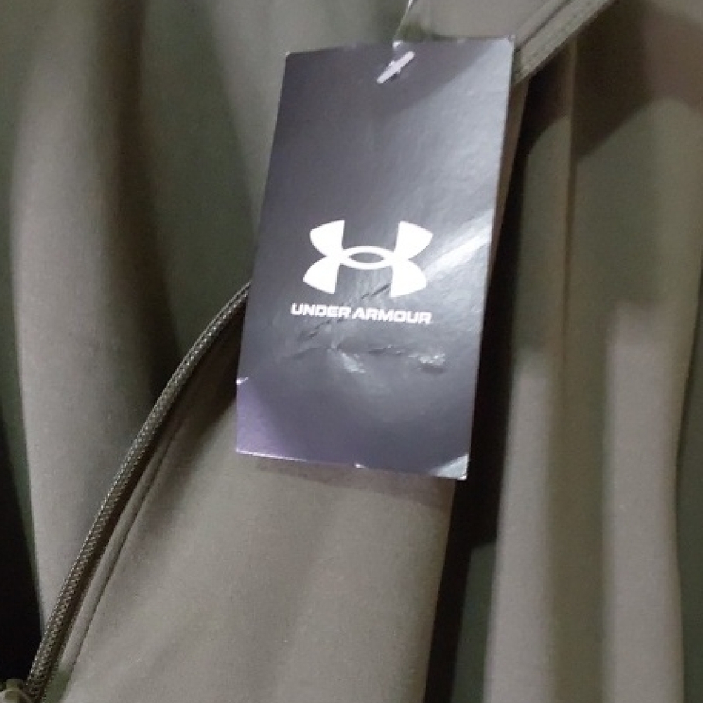 Under Armour Women's Green Windbreaker - Picture 3 of 6
